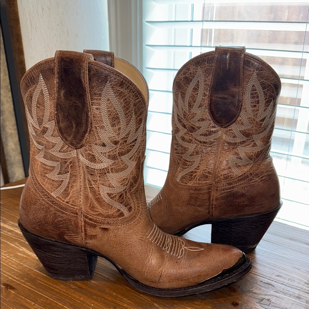 Miranda lambert Heeled leather Boots with Stitching